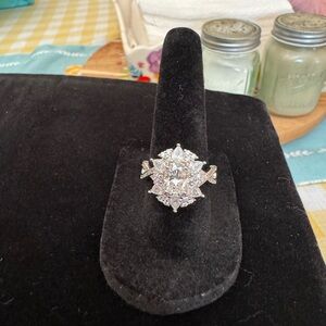 - 2 carat moissanite ring sz 7 NEW w/o/t